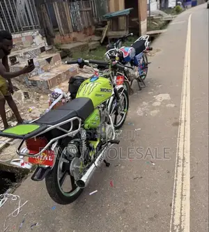 Royal Motorcycle 2025 Green