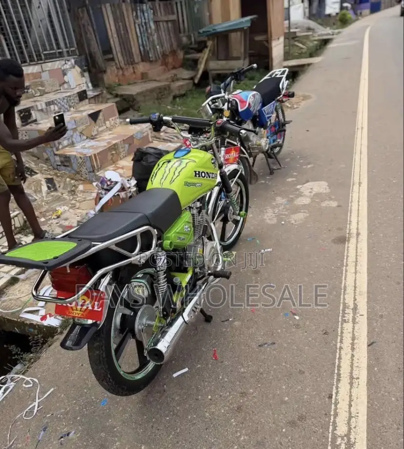 Royal Motorcycle 2025 Green