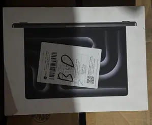 New Laptop Apple MacBook Pro 2025 M5 24GB Apple M5 SSD 1T