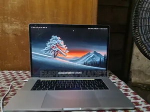 Laptop Apple MacBook Pro 2017 16GB Intel Core i7 SSD 256GB