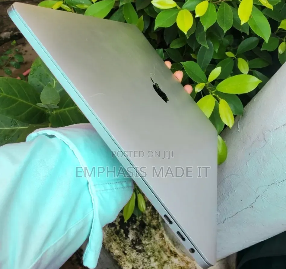 Laptop Apple MacBook Pro 2017 16GB Intel Core i7 SSD 256GB