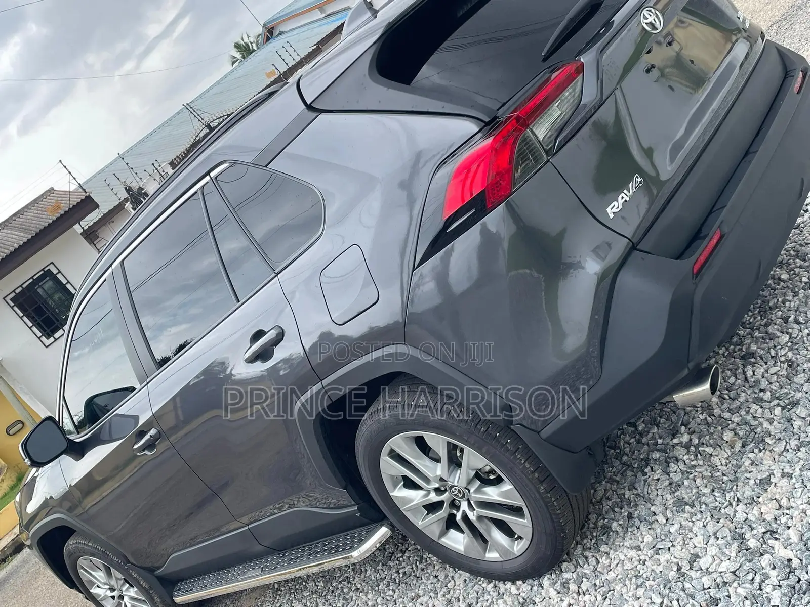 Toyota RAV4 XLE Premium 2026 Gray