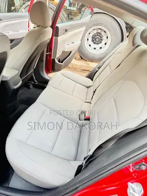 Hyundai Elantra 2018 Red
