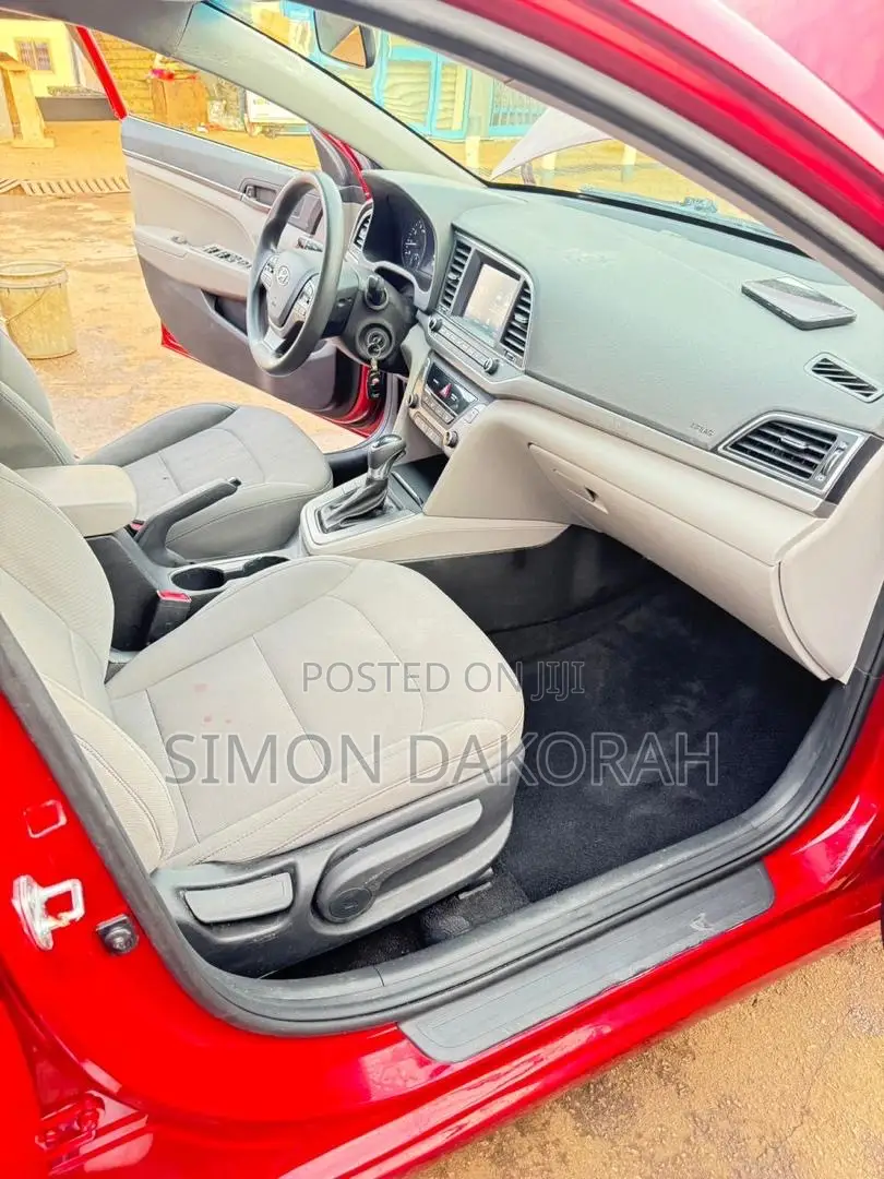 Hyundai Elantra 2018 Red