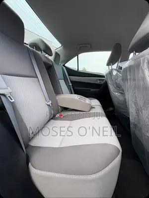 Toyota Corolla LE (1.8L 4cyl 2A) 2018 Gray