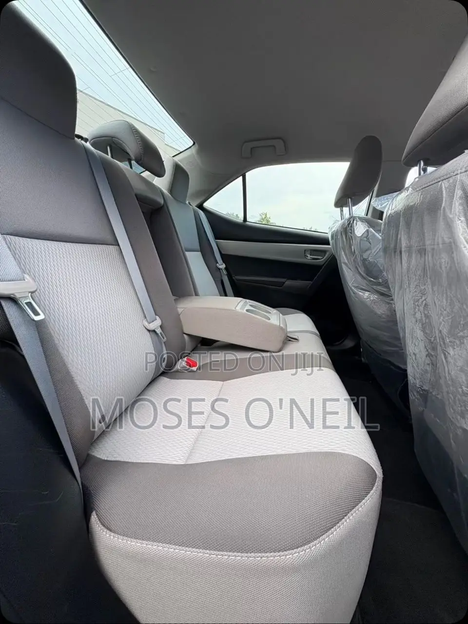 Toyota Corolla LE (1.8L 4cyl 2A) 2018 Gray