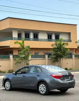 Toyota Corolla LE (1.8L 4cyl 2A) 2018 Gray