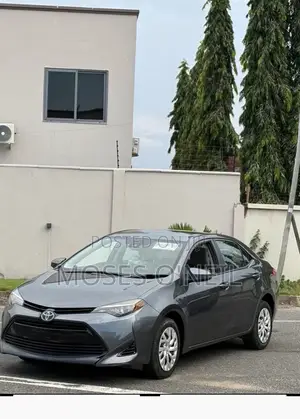 Toyota Corolla LE (1.8L 4cyl 2A) 2018 Gray