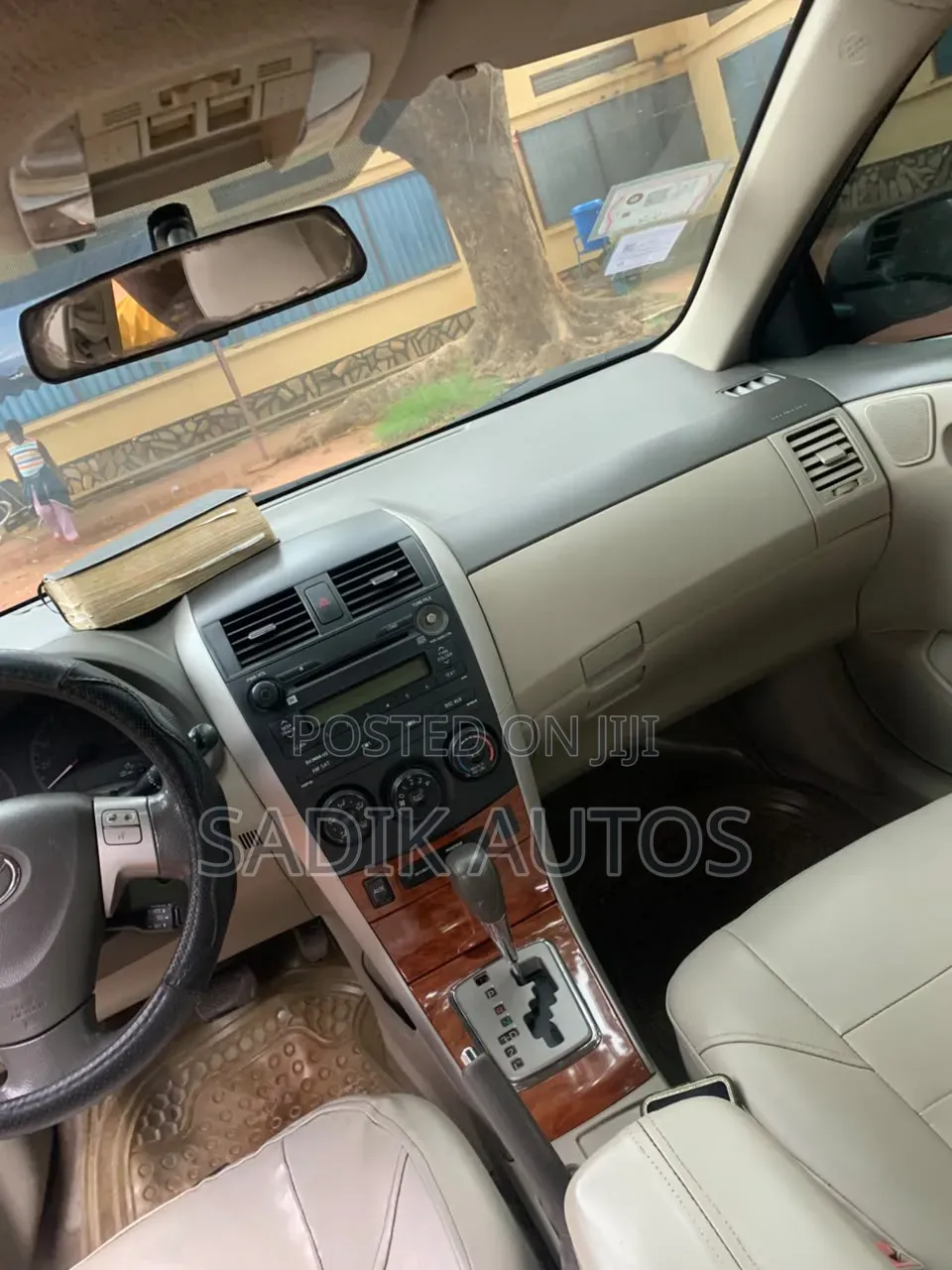 Toyota Corolla LE 4dr Sedan (1.8L 4cyl 4A) 2010 Gray