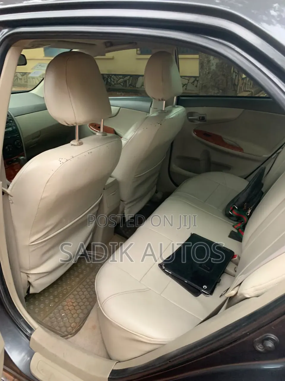 Toyota Corolla LE 4dr Sedan (1.8L 4cyl 4A) 2010 Gray