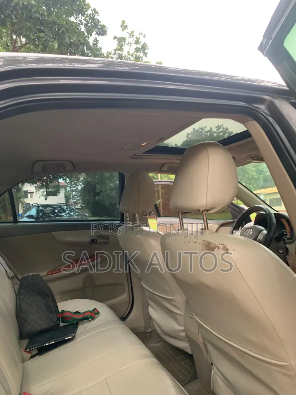 Toyota Corolla LE 4dr Sedan (1.8L 4cyl 4A) 2010 Gray