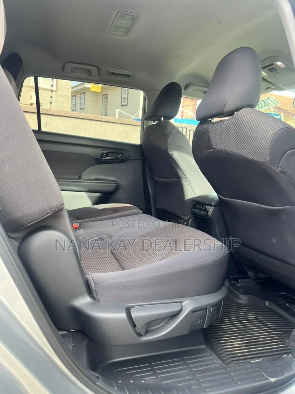 Toyota Highlander LE 2021 Silver