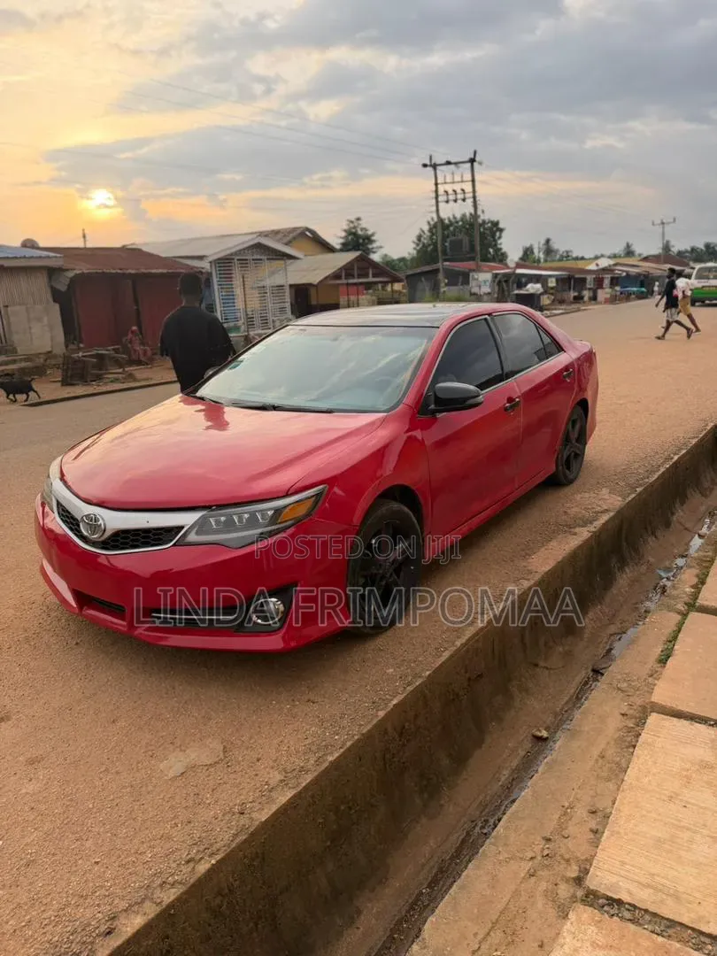 Toyota Camry SE 4dr Sedan (2.5L 4cyl 6A) 2015 Red