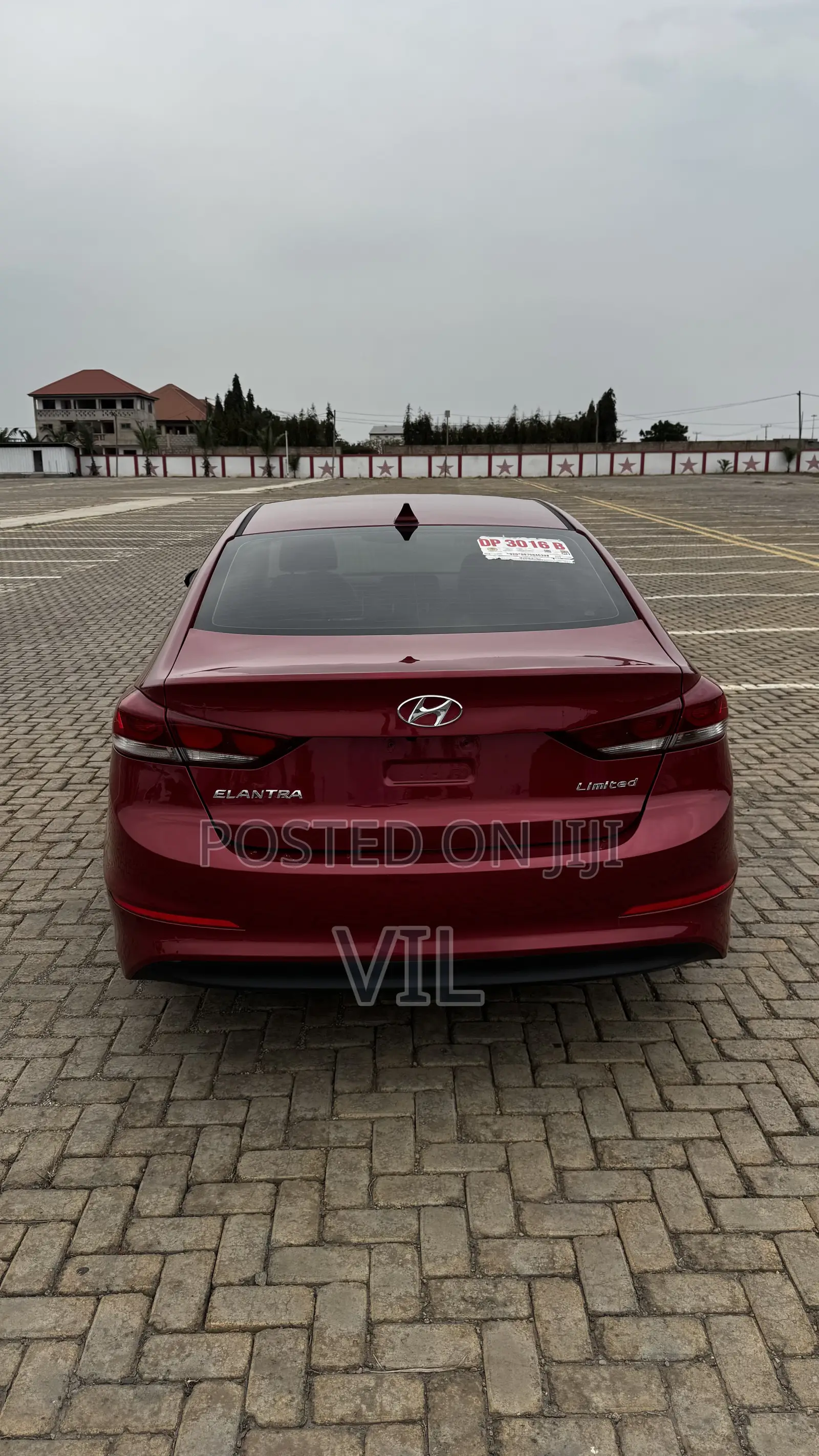 Hyundai Elantra Limited Sedan FWD (2.0L 4cyl 6A) 2017 Red