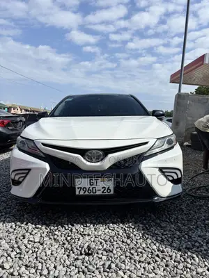 Toyota Camry XSE FWD (2.5L 4cyl 8AM) 2018 White