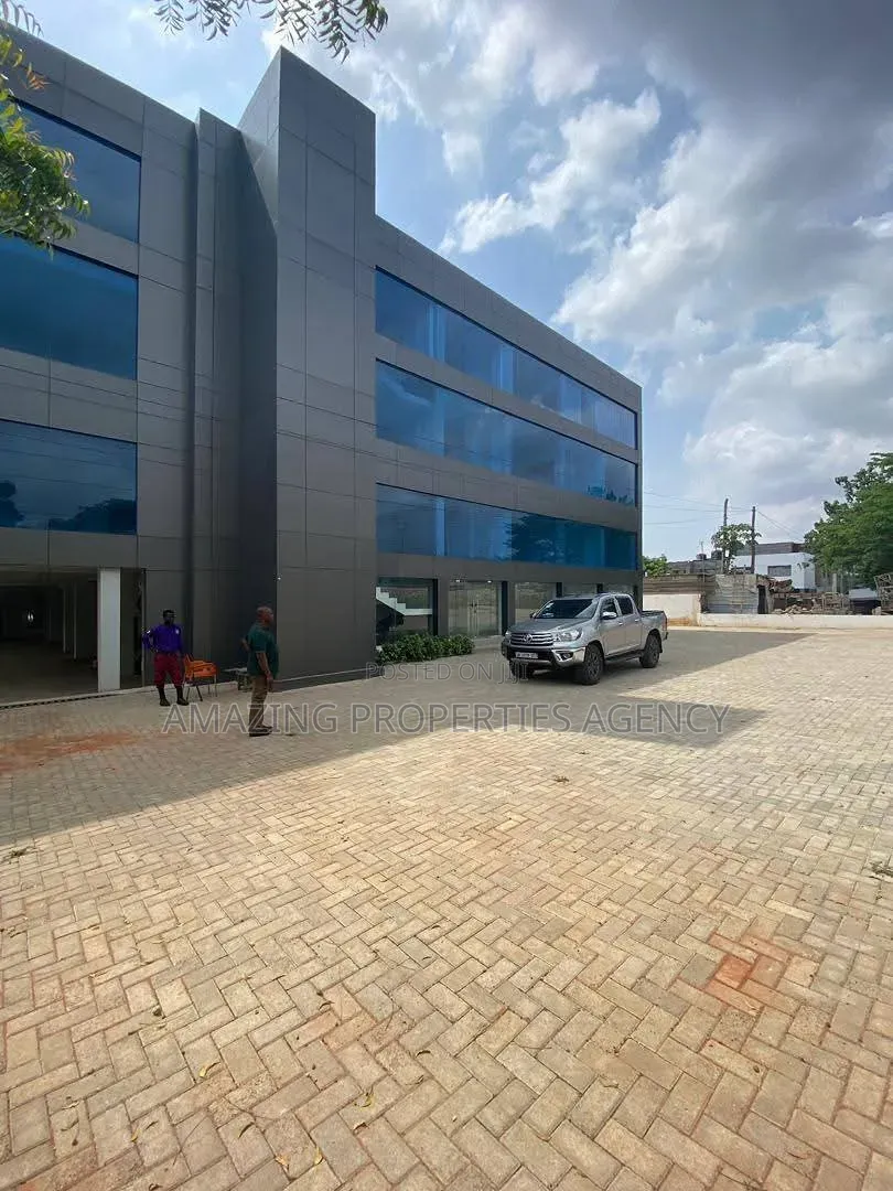 Warehouse and an Office Complex for Sale * Lapaz