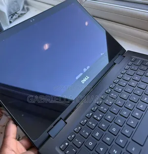 New Laptop Dell Latitude 3390 2-in-1 8GB Intel Core i5 SSD 256GB