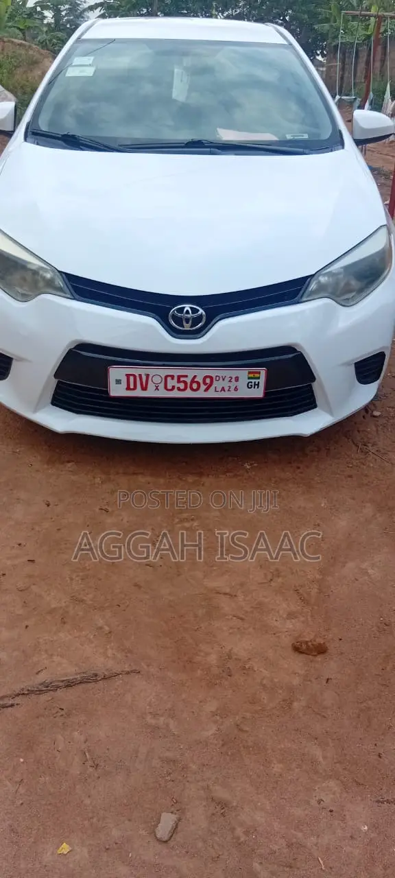 Toyota Corolla LE 4dr Sedan (1.8L 4cyl CVT) 2015 White