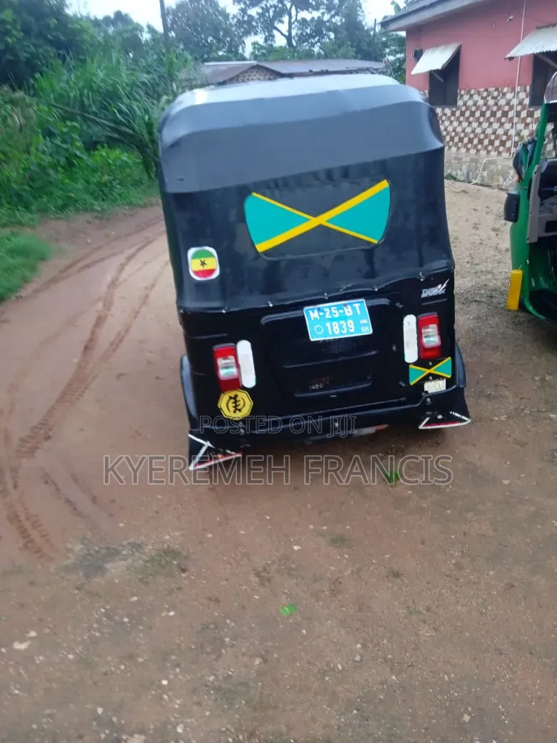 Bajaj RE 2025 Black