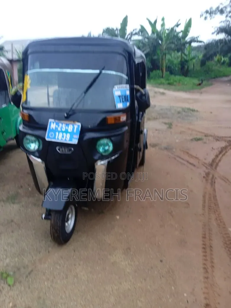 Bajaj RE 2025 Black