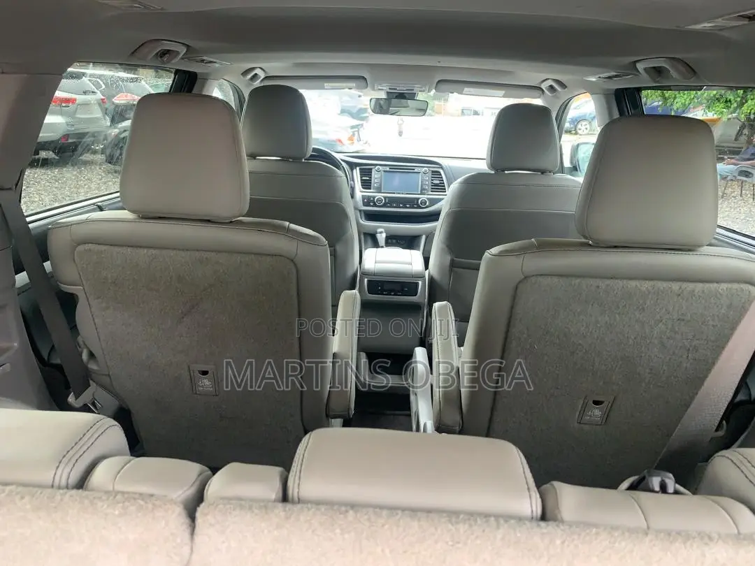 Toyota Highlander XLE 4x2 V6 (3.5L 6cyl 8A) 2017 Gray