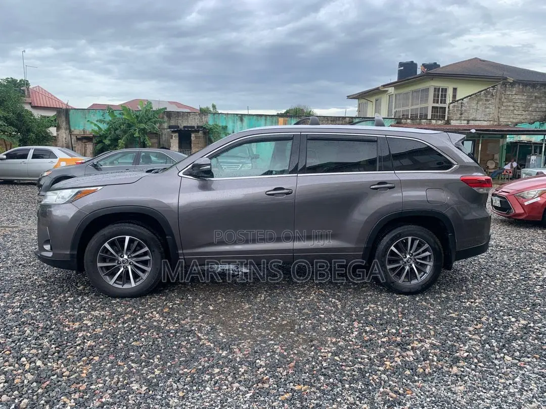 Toyota Highlander XLE 4x2 V6 (3.5L 6cyl 8A) 2017 Gray
