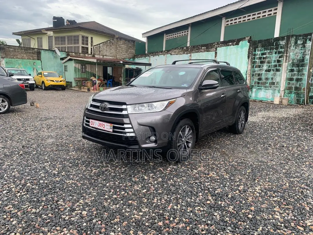 Toyota Highlander XLE 4x2 V6 (3.5L 6cyl 8A) 2017 Gray