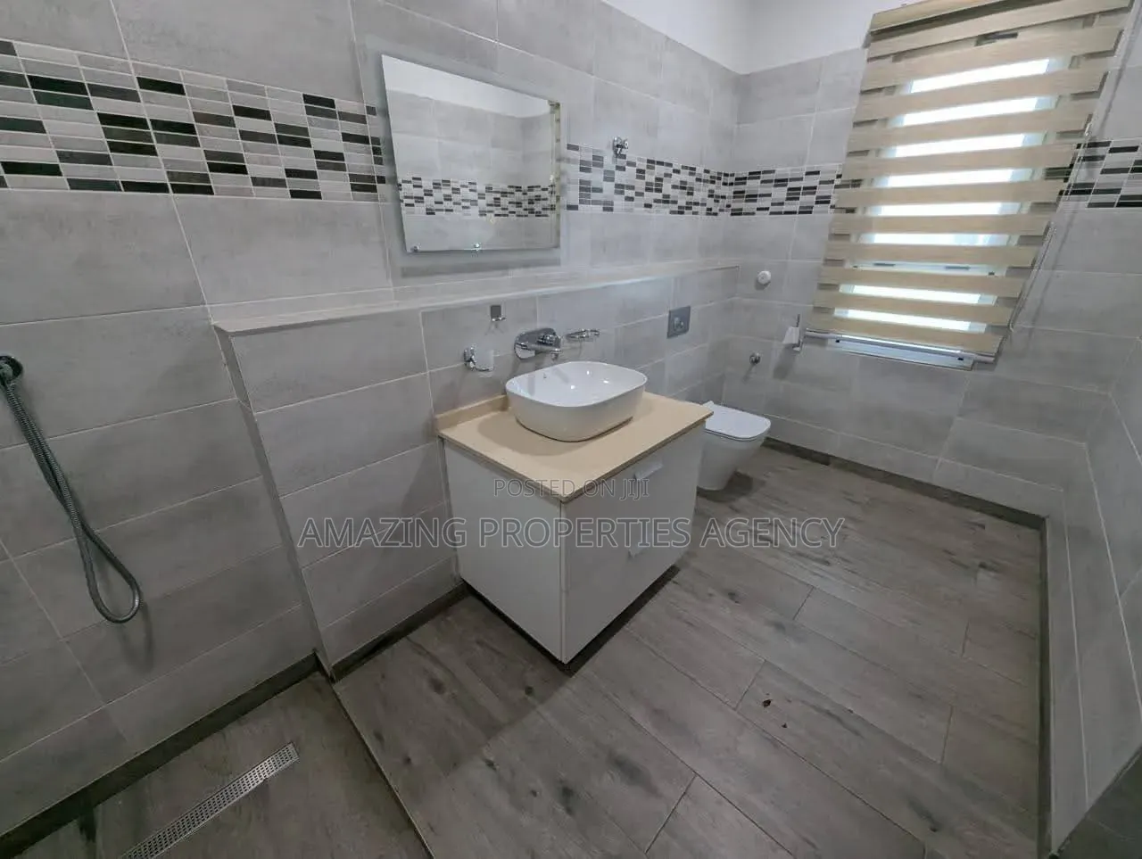 5bdrm House in Airport Hills for sale