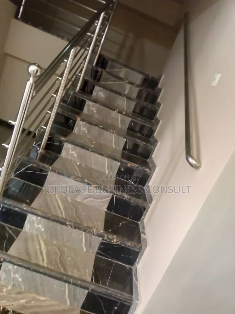Furnished 5bdrm Mansion in Ahodwp, Kumasi Metropolitan for sale