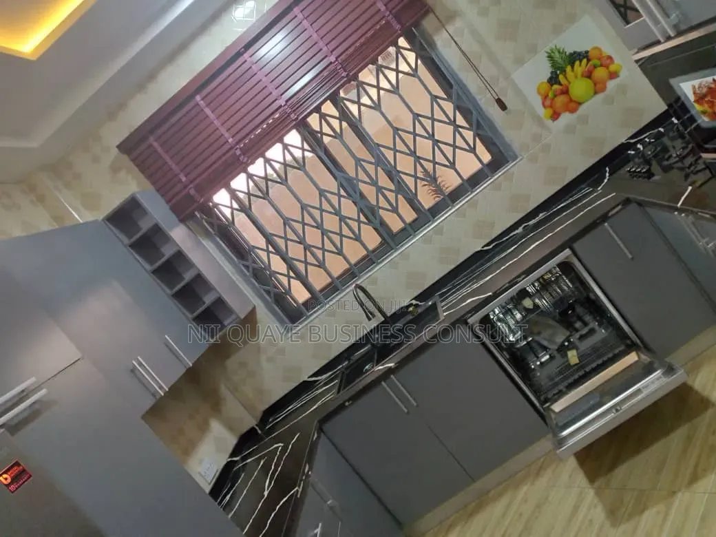 Furnished 5bdrm Mansion in Ahodwp, Kumasi Metropolitan for sale