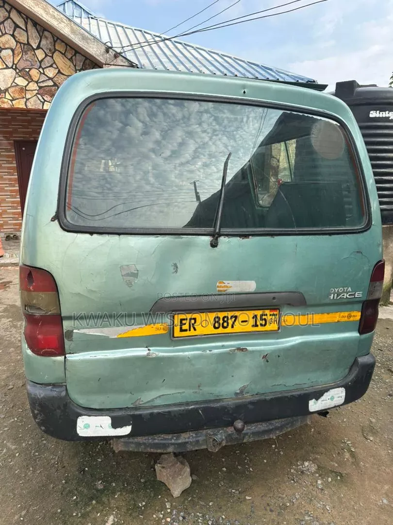 Toyota HiAce 2015 Green
