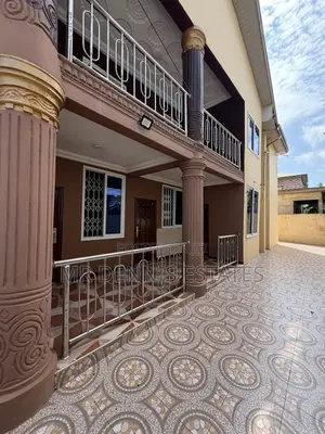 8bdrm Duplex in Westhillshills Mall for rent