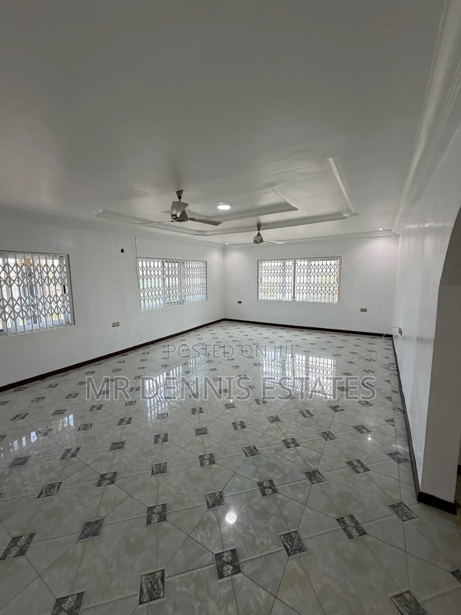 8bdrm Duplex in Westhillshills Mall for rent