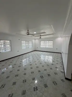 8bdrm Duplex in Westhillshills Mall for rent