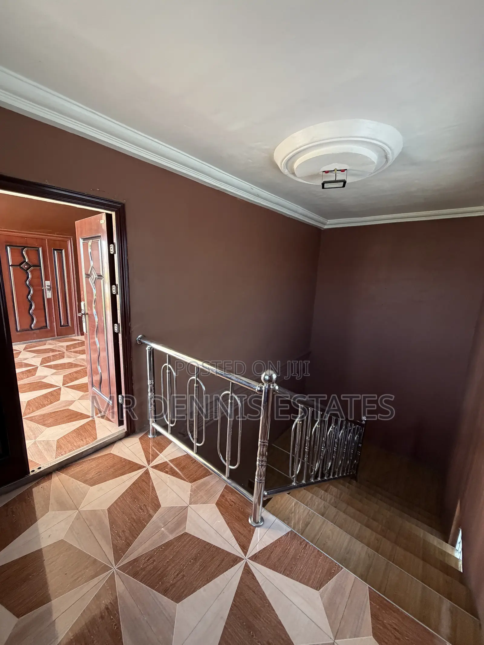 8bdrm Duplex in Westhillshills Mall for rent