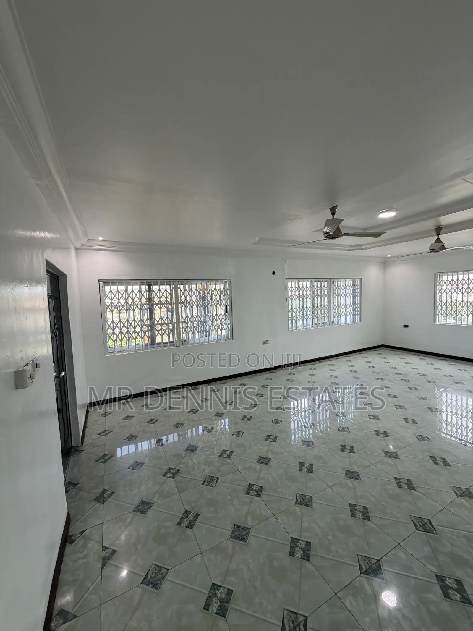 8bdrm Duplex in Westhillshills Mall for rent