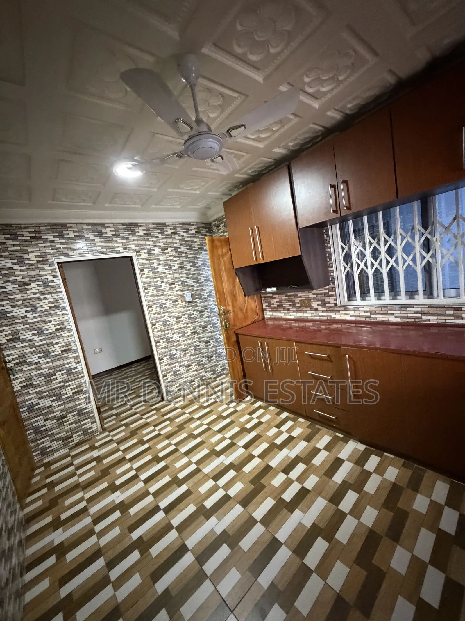 8bdrm Duplex in Westhillshills Mall for rent
