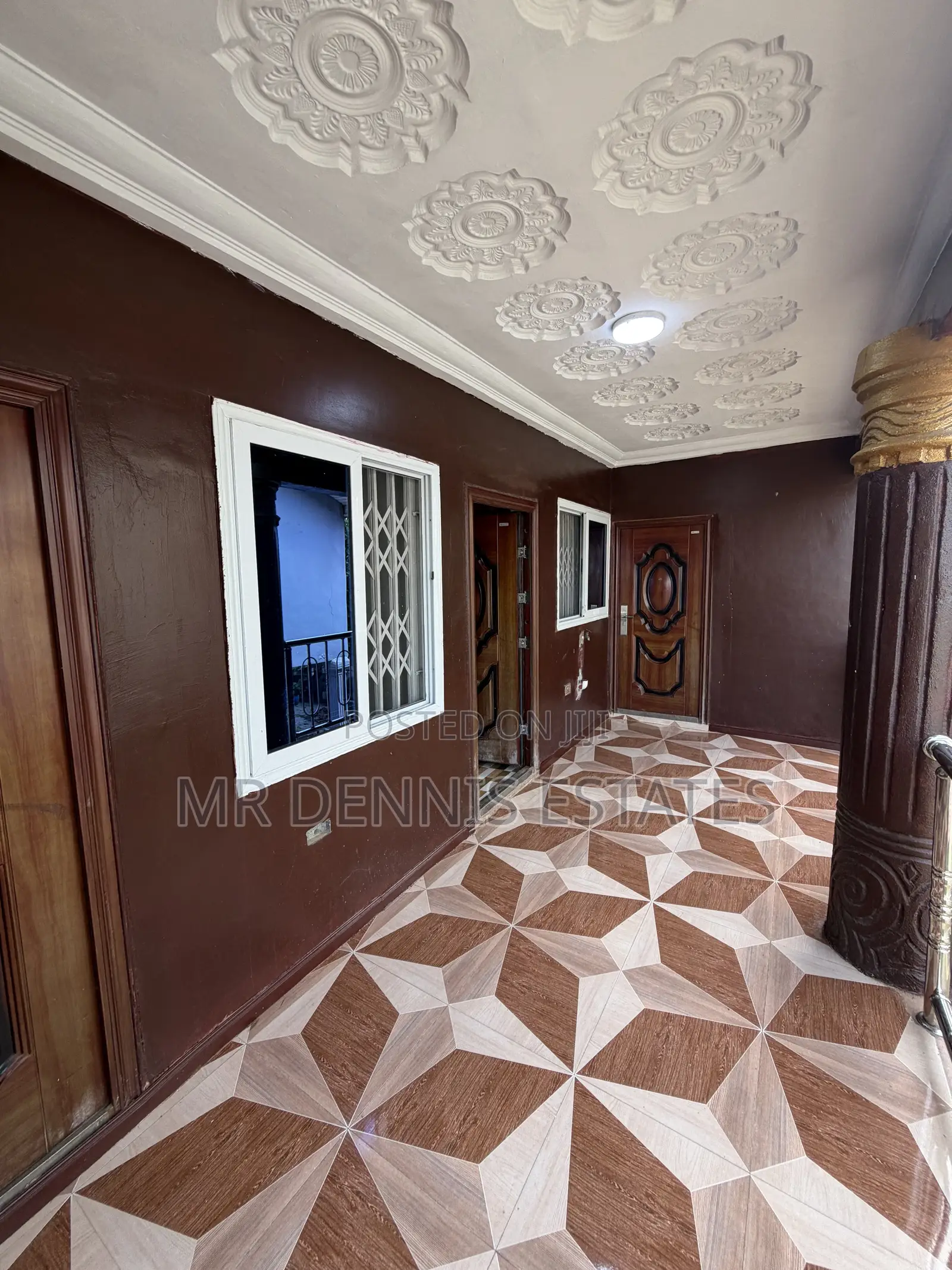 8bdrm Duplex in Westhillshills Mall for rent