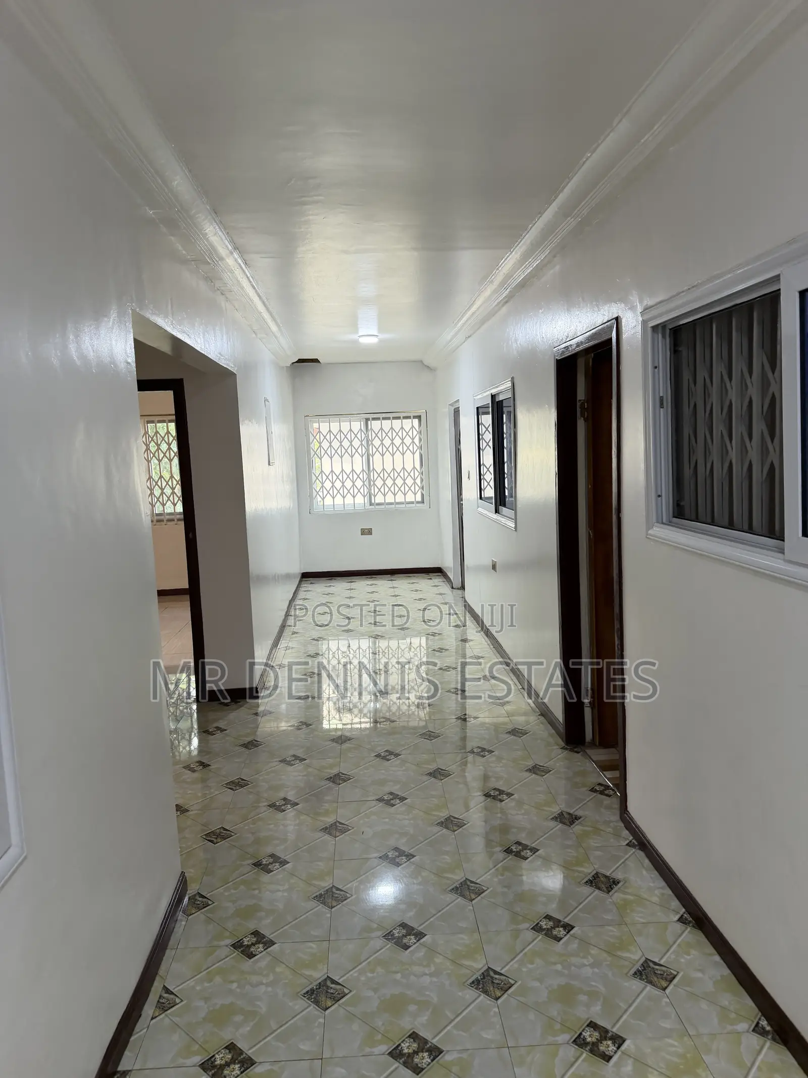 8bdrm Duplex in Westhillshills Mall for rent