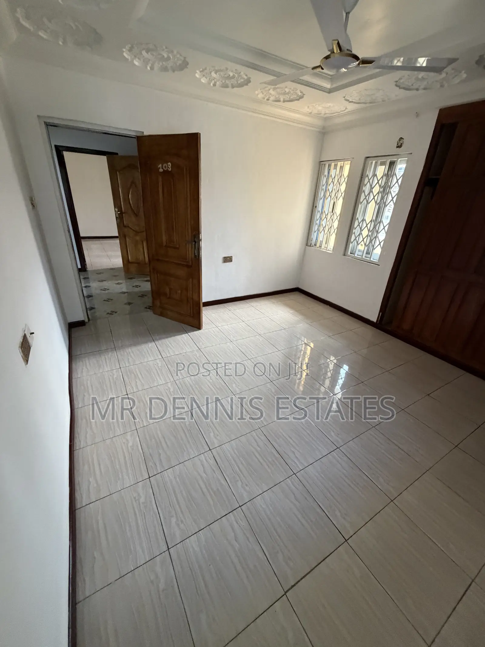 8bdrm Duplex in Westhillshills Mall for rent