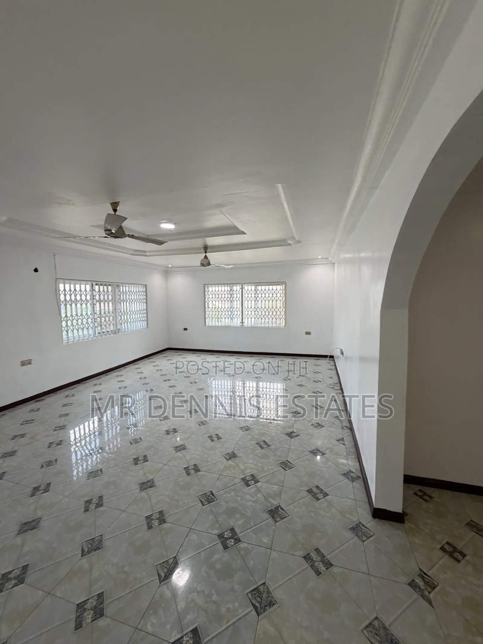 8bdrm Duplex in Westhillshills Mall for rent