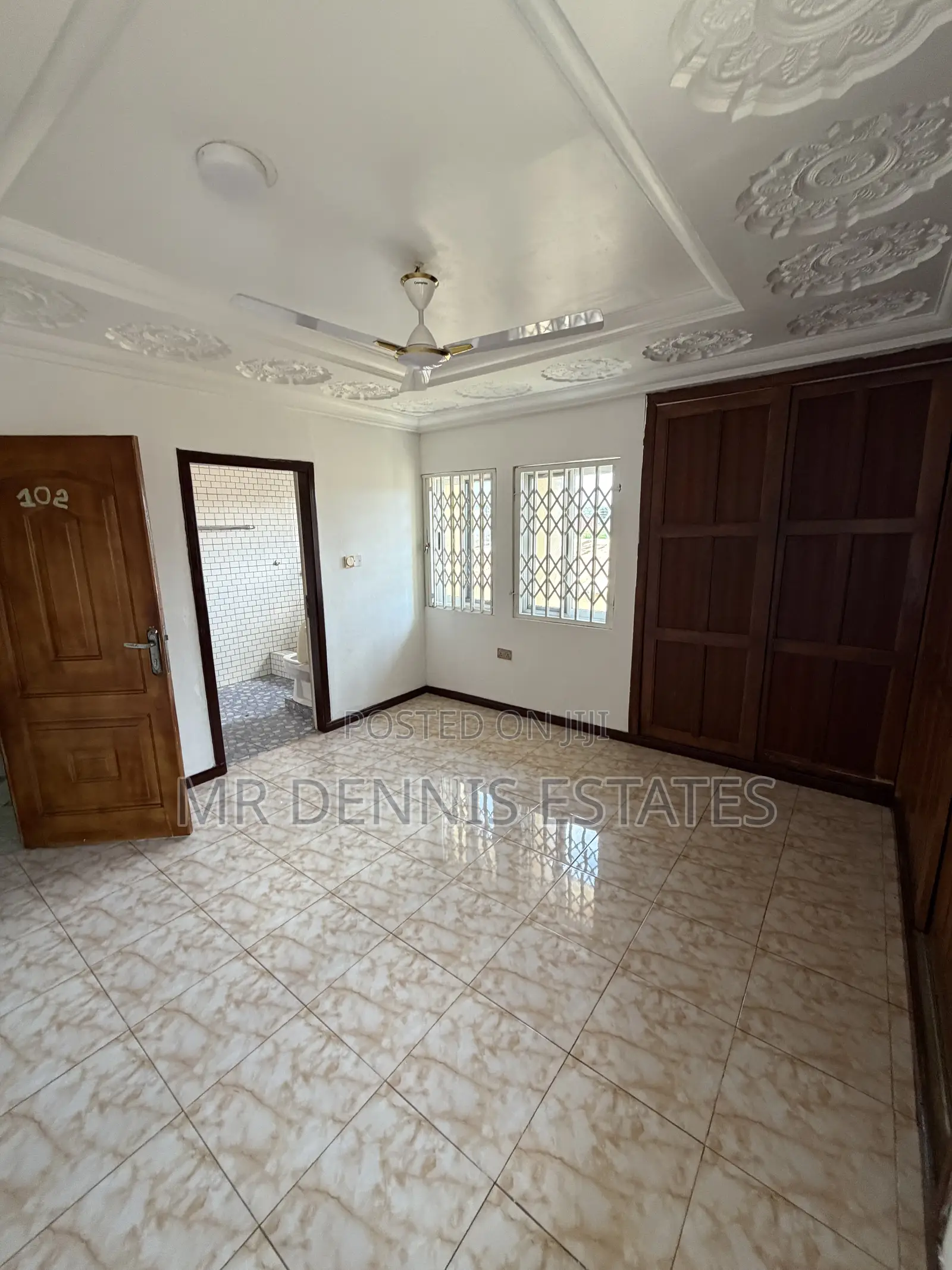 8bdrm Duplex in Westhillshills Mall for rent