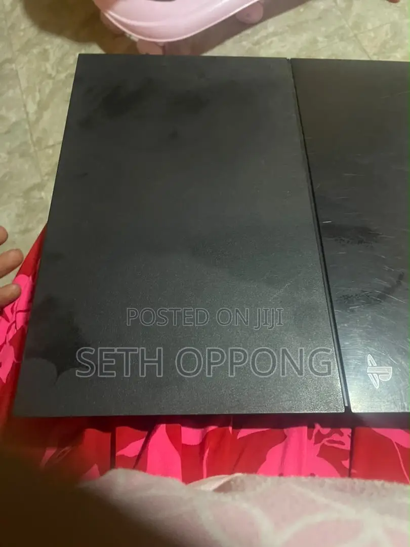 Used Ps4 Loaded With 5 Games