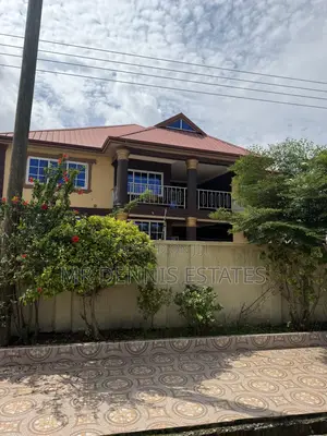 8bdrm Duplex in Westhillshills Mall for rent