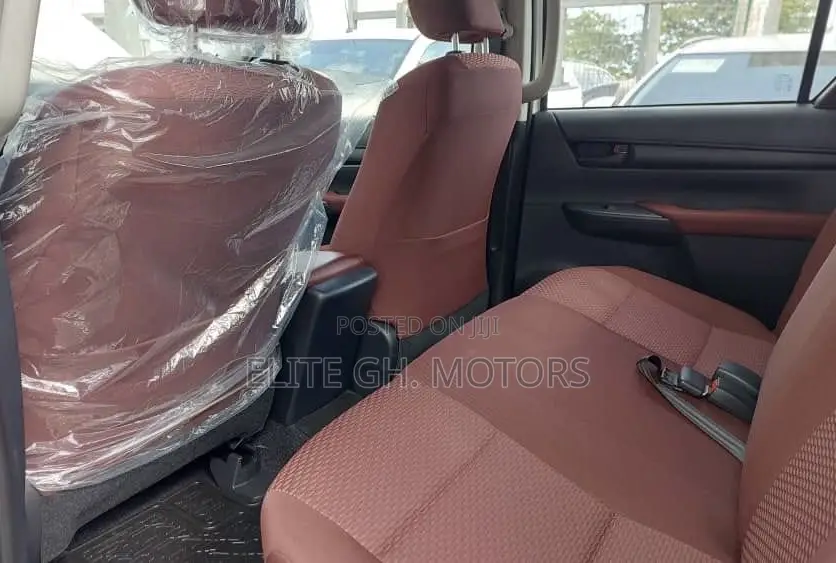 New Toyota Hilux 2025 White