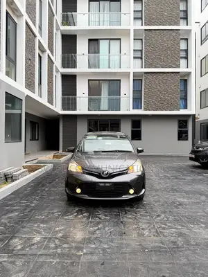 Toyota Vitz 1.5 FWD 5dr 2015 Gray