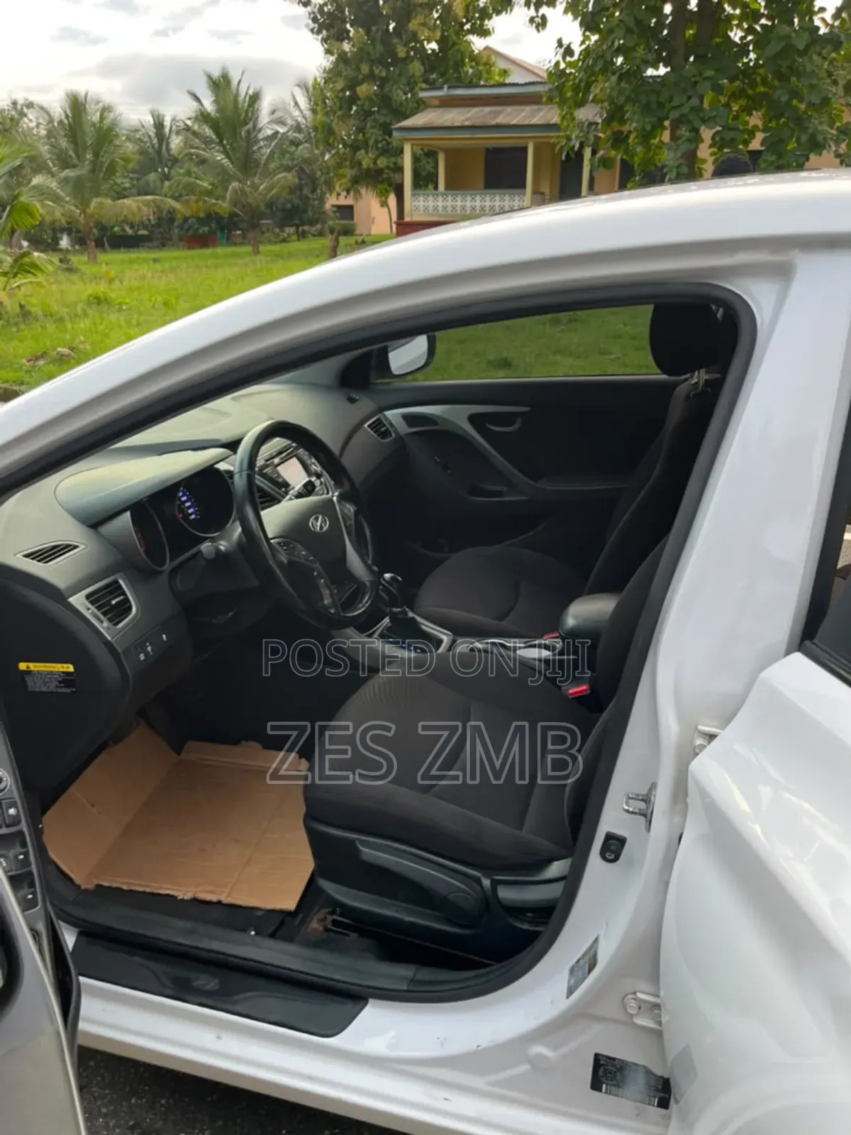 Hyundai Elantra SE Sedan FWD (1.8L 4cyl 6M) 2016 White