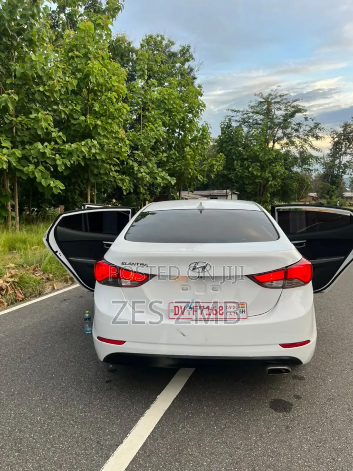 Hyundai Elantra SE Sedan FWD (1.8L 4cyl 6M) 2016 White