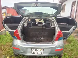 Toyota Vitz 1.3 FWD 3dr 2010 Gray