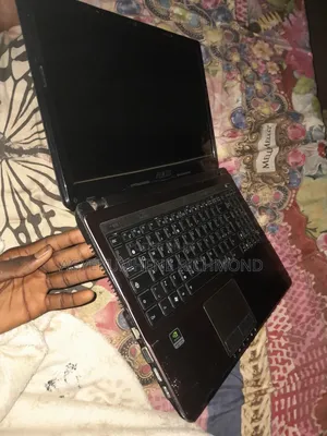 Laptop Asus A555LA 6GB Intel Core i5 HDD+SSD 256GB